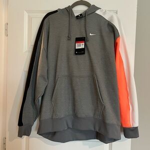 NWT - Nike Women’s oversized Therma /Dri-fit Hooded sweatshirt